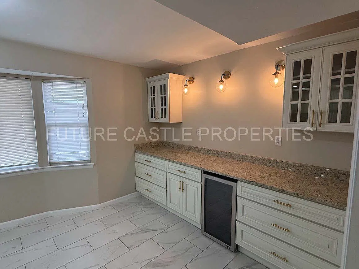 1901 Grande Boulevard Southeast - 1 — Photo 3