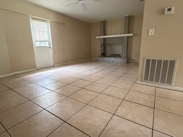 1561 S Boundary St #1 — Photo 3