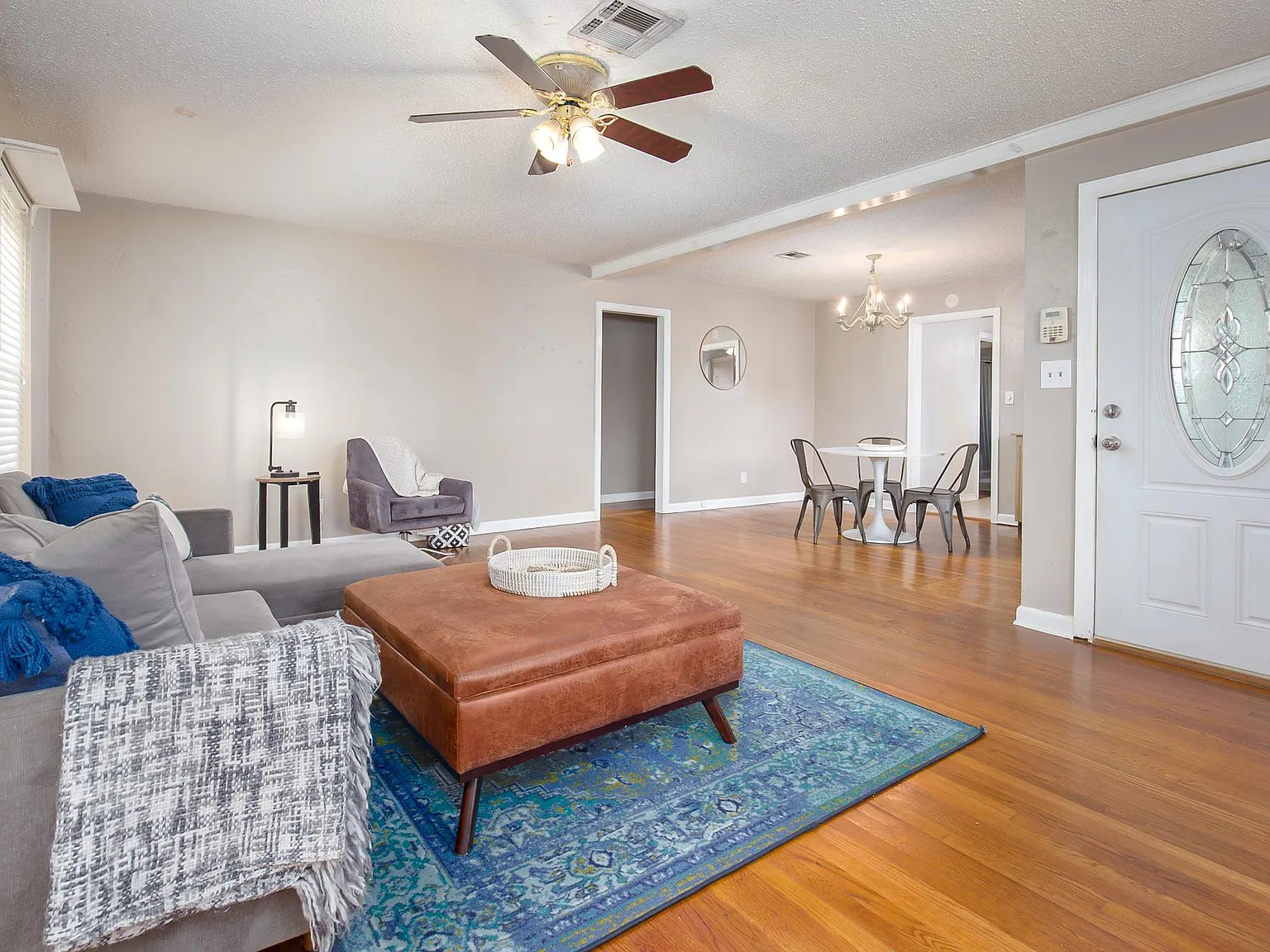 3 bed, 1388 sqft, $1,599 — Photo 2