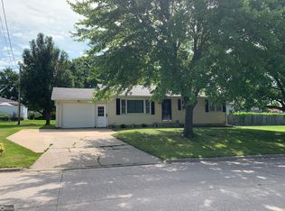 104 N Cherry St, Mount Pleasant, IA 52641