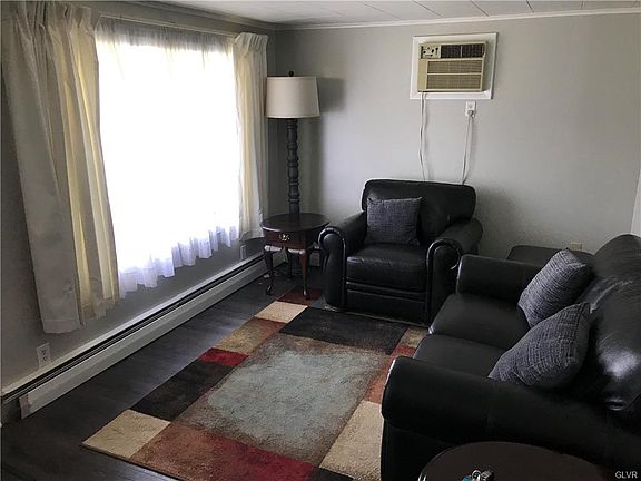 2nd image of 934 E Paoli St