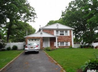 458 Starlight Dr, Shirley, NY 11967