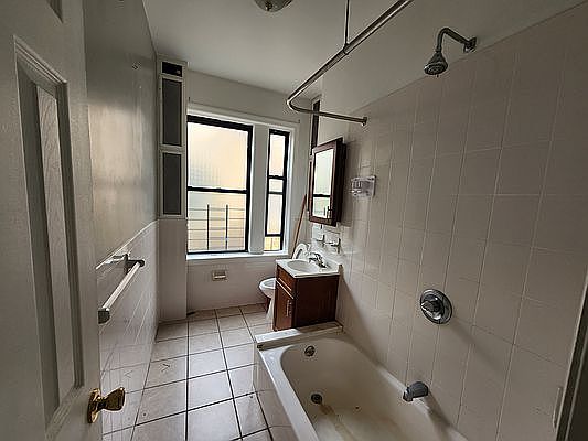 4th image of 3901 Broadway #6F