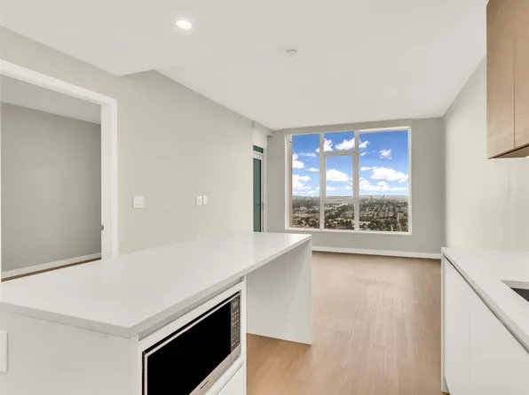 2186 Gilmore Ave N #4709, Burnaby, BC V5C 1V4