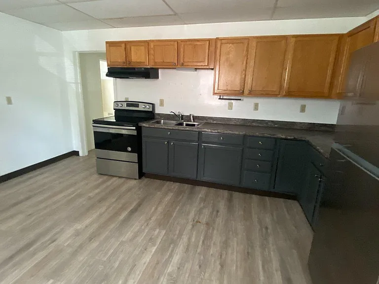 117 E High St — Photo 4