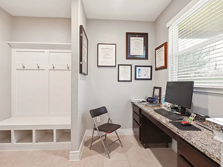 6813 Concho Crk — Photo 18