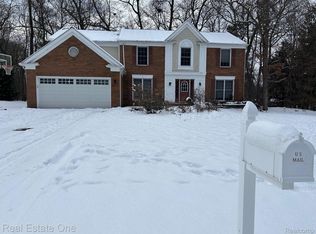 3350 Park Forest Dr, West Bloomfield, MI