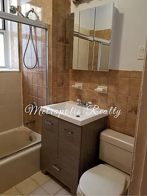 Rented by Metropolis International Realty Inc. | media 31