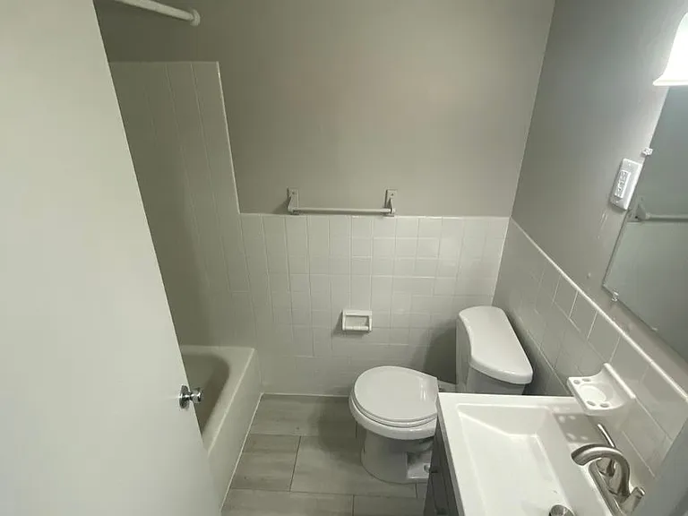Ashland Apartments — Photo 8