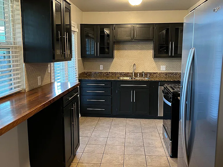 2544 W Fairview St — Photo 5