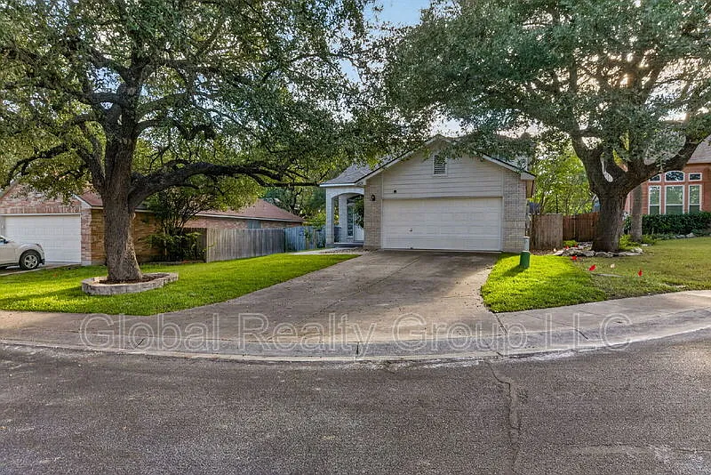 3 bed, 2.5 bath, 2070 sqft, $2,275 — Photo 2