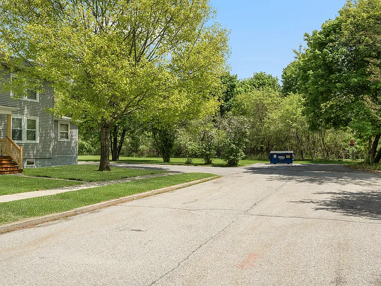 6 Boys Ave — Photo 32