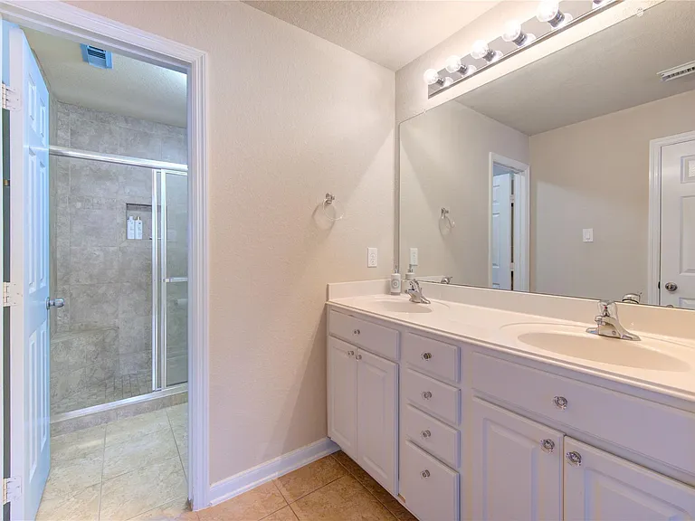 1243 Glenwood Canyon Ln — Photo 38