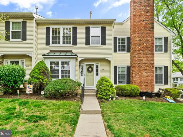 204 Liberty Dr, Langhorne, PA 19047