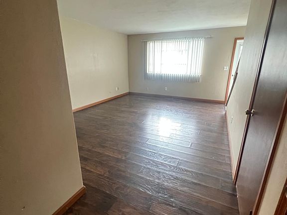 3rd image of 1313 W Jeth Ct #1313