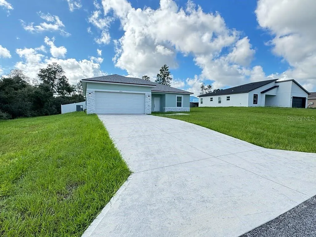 4 bed, 2.0 bath, 1730 sqft, $1,995 — Photo 2