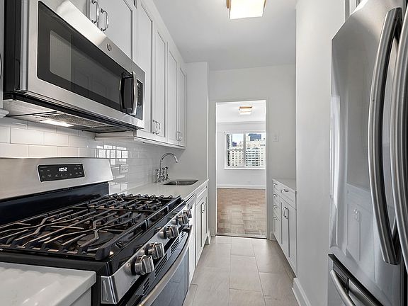 3rd image of 215 E 68th St APT 4O