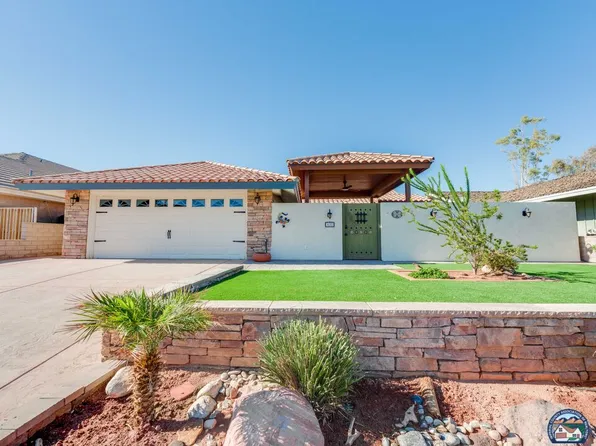 1015 Crestview Dr, Brawley, CA 92227