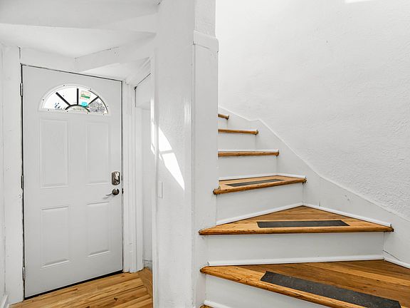 2nd image of 1124 Ward Pkwy #200