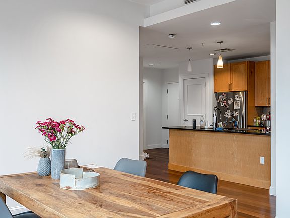 4th image of 70 Lincoln St #418
