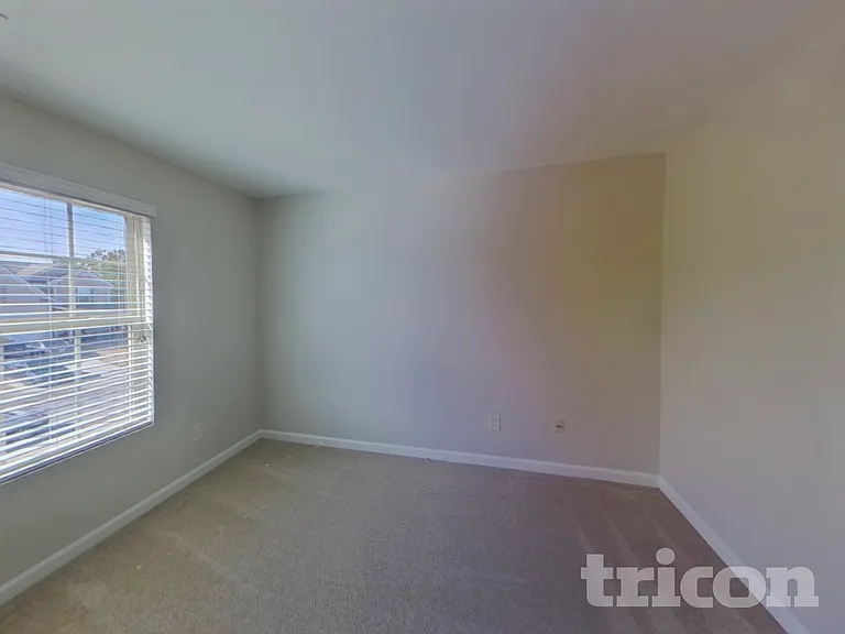438 Lake Ridge Ln — Photo 9