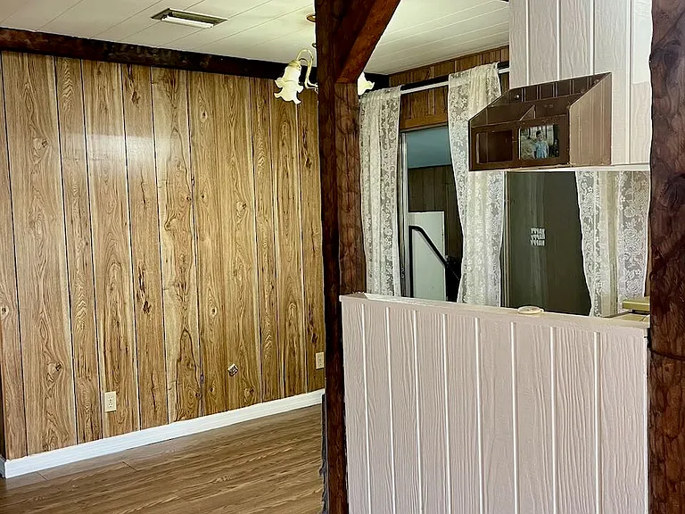 413 Pine Tree Ln — Photo 11