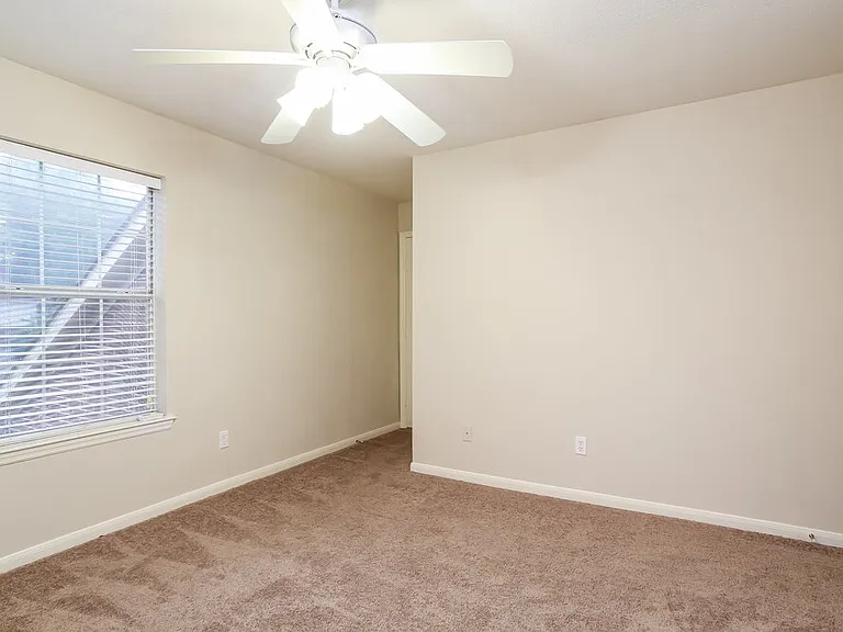 20914 Lake Park Trl — Photo 15