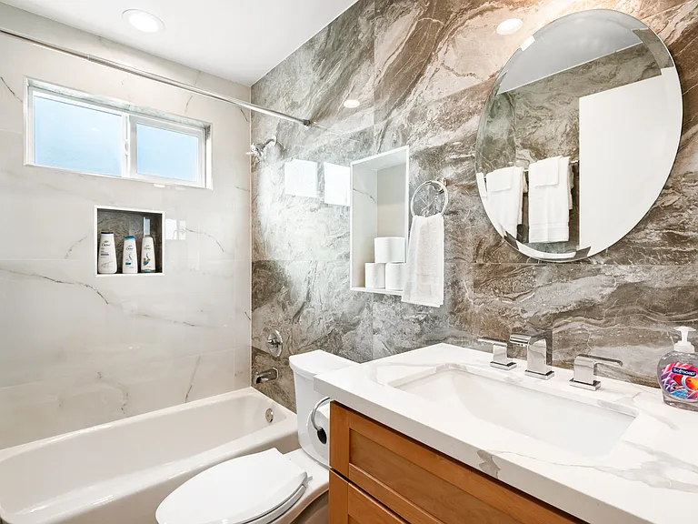 323 W Glendon Way — Photo 12