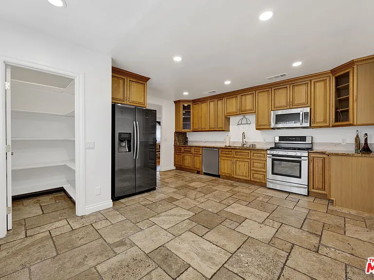 10109 Gloria Ave — Photo 9