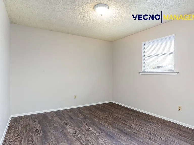 102 E Cheryl Dr #2 — Photo 6