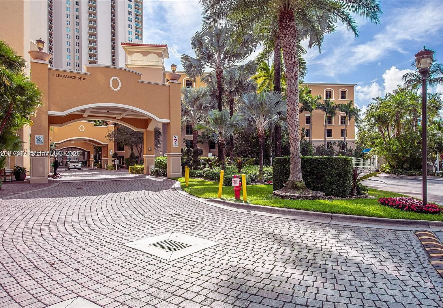 2 bed, 3.0 bath, $4,400 — Photo 4