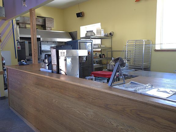 5th image of 206 Main Street