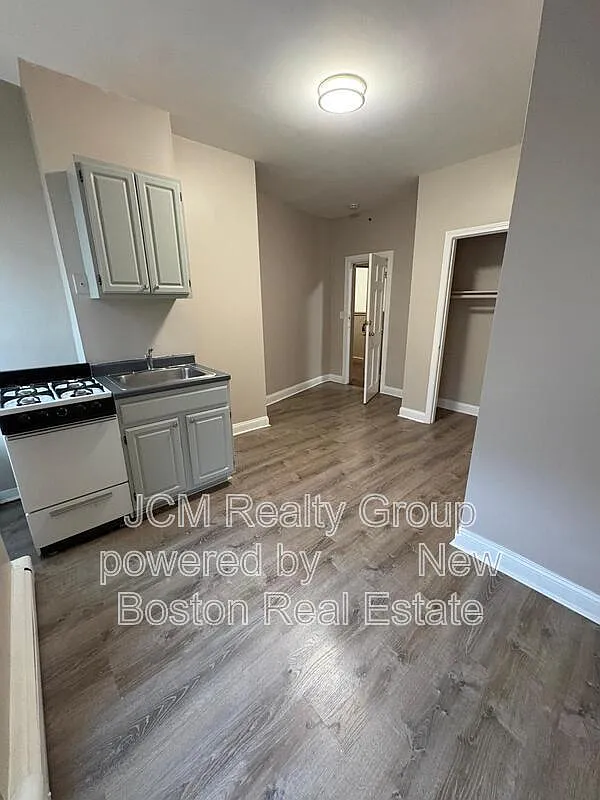 Studio, 1.0 bath, 400 sqft, $880 — Photo 2