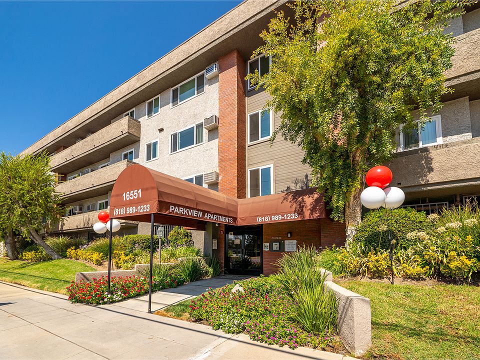 The Parkview Apartments - Lake Balboa | Entrance