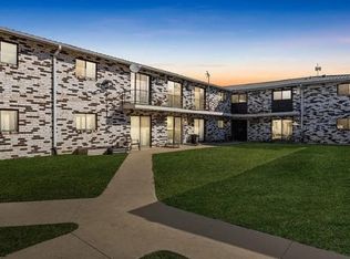 715 Ridgeview Rd APT 17, Monticello, IA 52310
