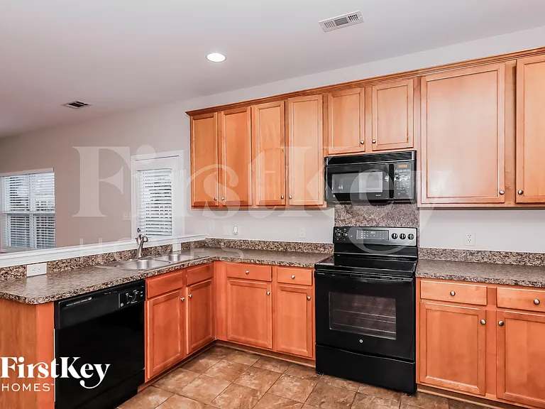 706 Perth Dr — Photo 8