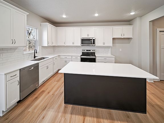 5th image of 1017 2nd St NE