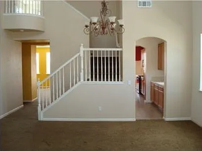 4 bed, 2750 sqft, $2,450 — Photo 2