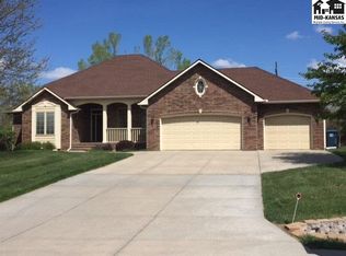 3802 Spyglass Dr, Hutchinson, KS 67502