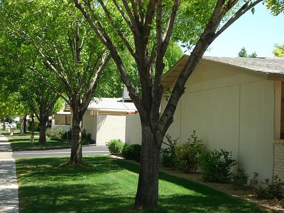 3rd image of 10507 W Highwood Ln