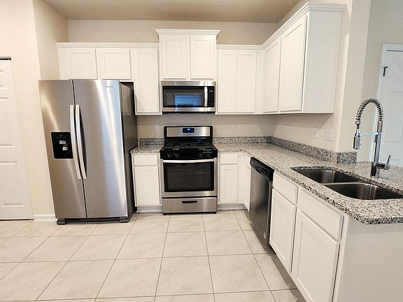 Stainless Steel Appliances Included!!