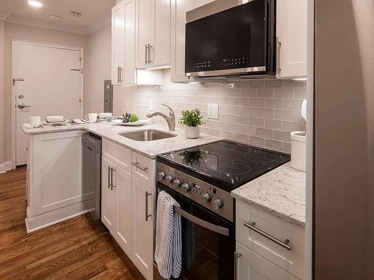 The Parkview at Polifly: In-Unit Washer & Dryer, Heat and Water Included, and Cat & Dog Friendly — Photo 6