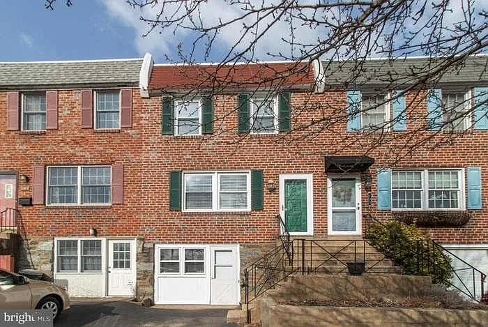 Building Photo - 131 E Hartwell Ln