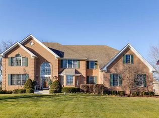 28471 Casey Ct, Lake Barrington, IL 60010