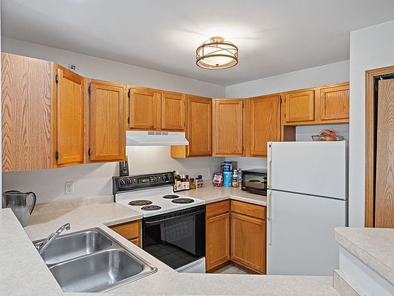 4th image of 33B Grand Canyon Dr #207