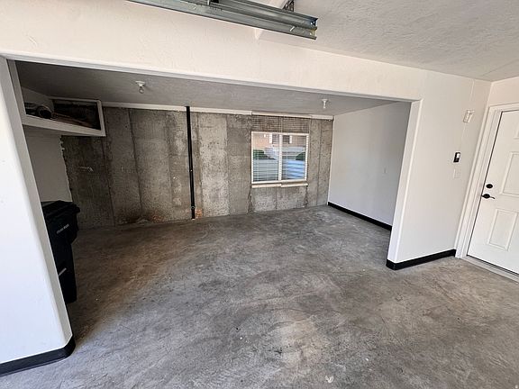 4th image of 2889 E Somerset Dr