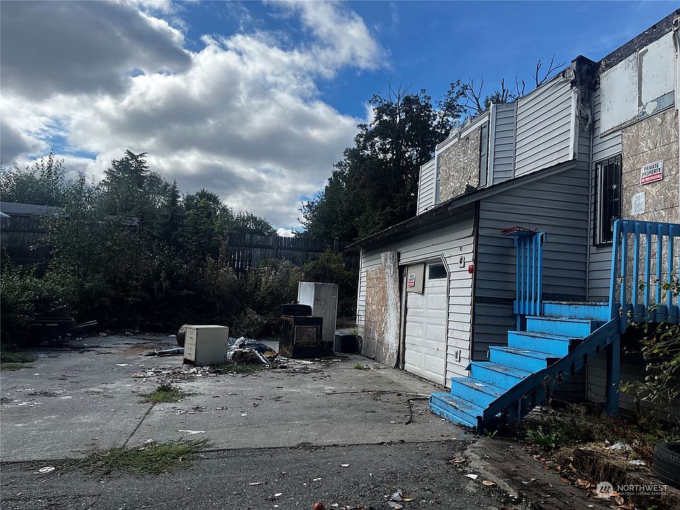 2nd image of 8615 Beacon Avenue S