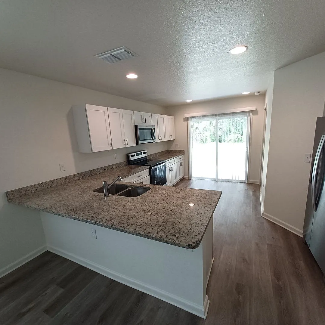 3 BR 2 BA home for small town living — Photo 4