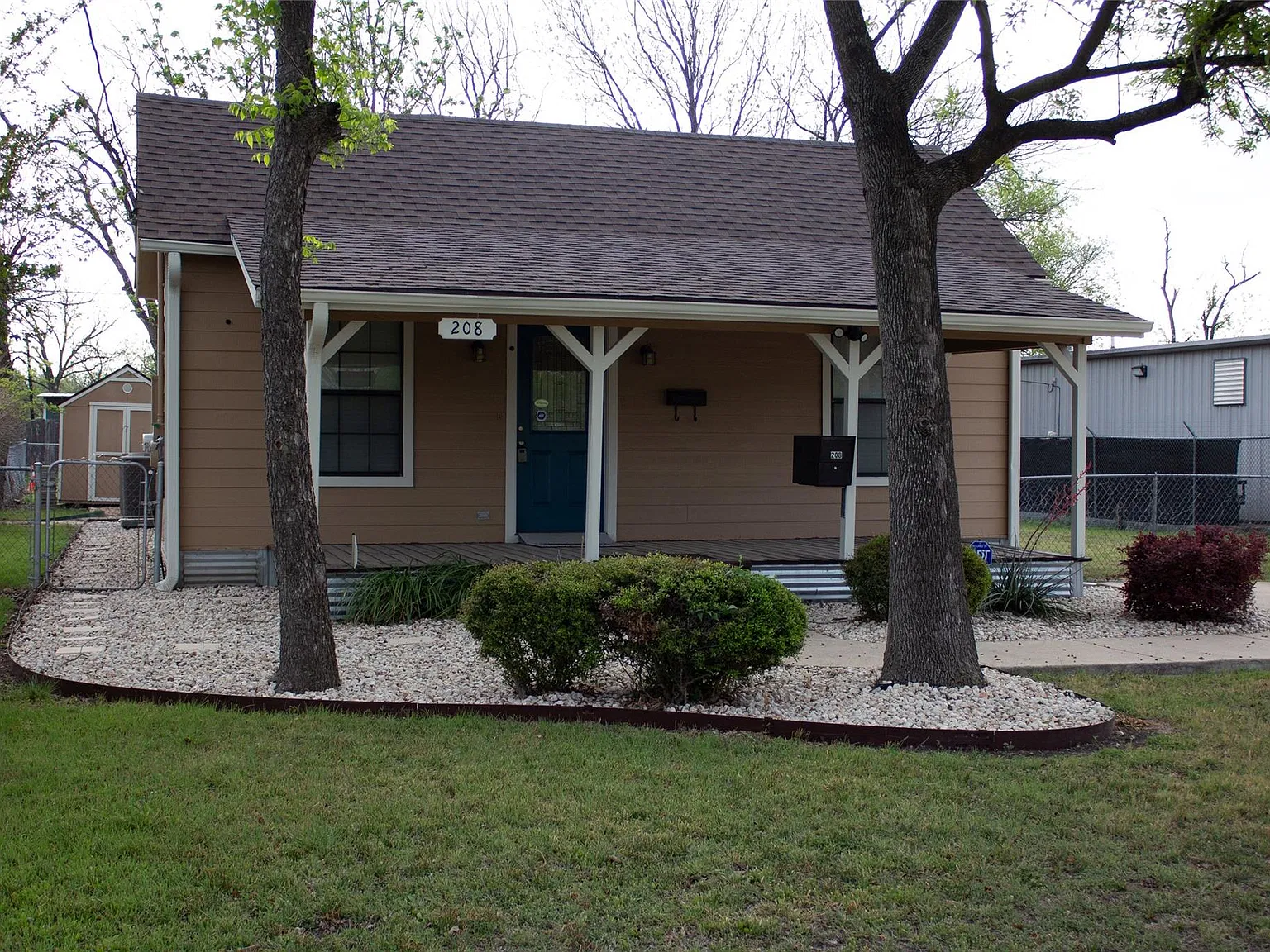 2 bed, 1.0 bath, 1120 sqft, $1,650 — Photo 2