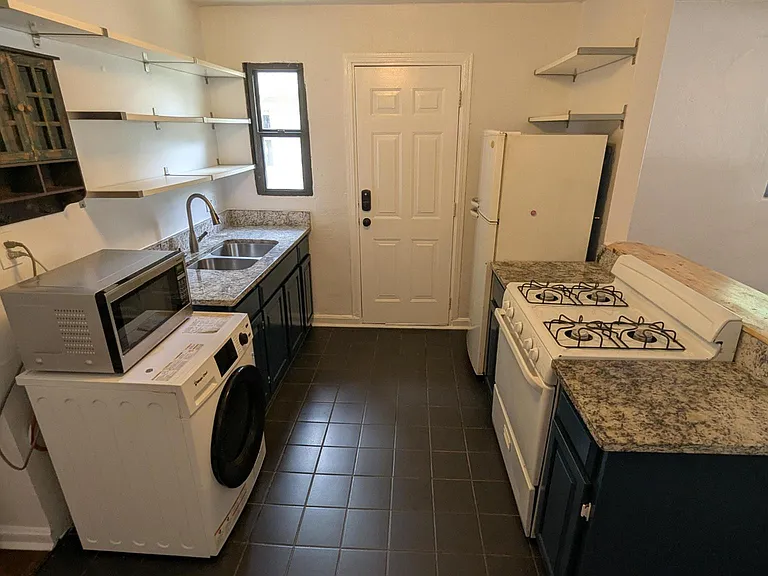 821 Marcus St SE — Photo 5